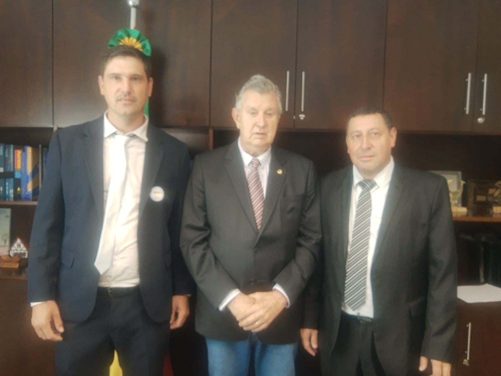 VEREADORES APROVEITAM À PARTICIPAÇÃO DA XXII MARCHA DOS LEGISLATIVOS MUNICIPAIS E LEVAM DEMANDAS À CÂMARA DOS DEPUTADOS FEDERAIS E SENADO FEDERAL.